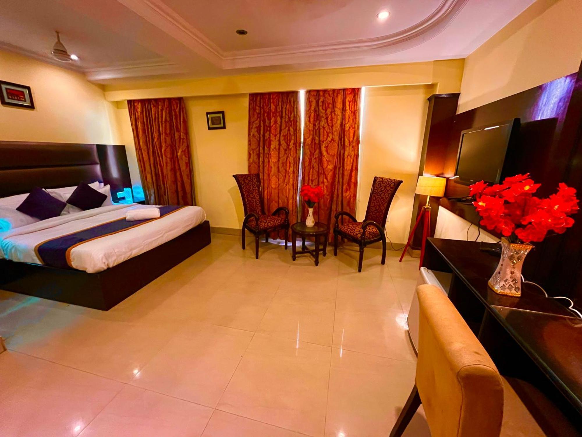 Palki Cafe & Stay Ludhiana Esterno foto