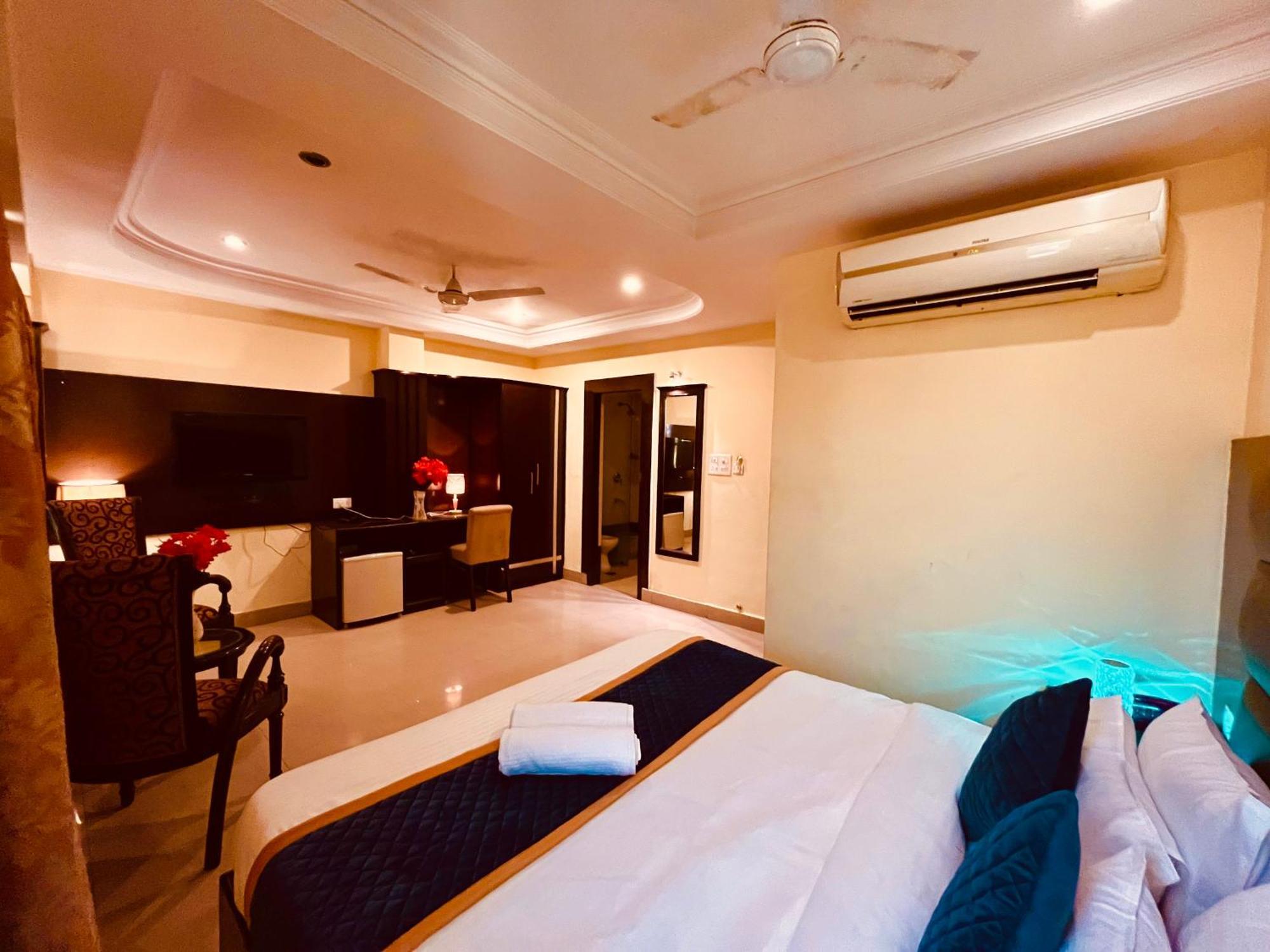 Palki Cafe & Stay Ludhiana Esterno foto