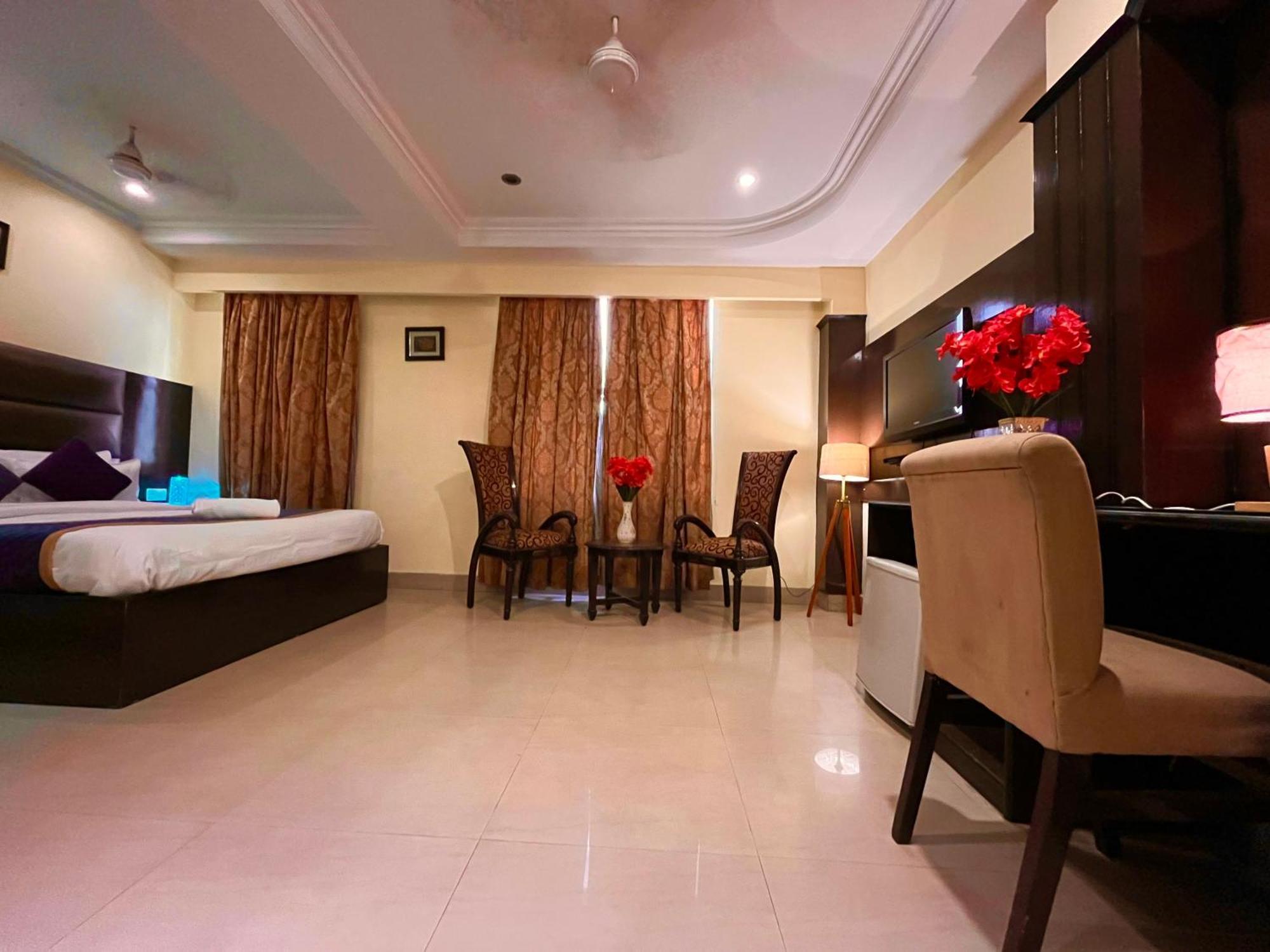Palki Cafe & Stay Ludhiana Esterno foto