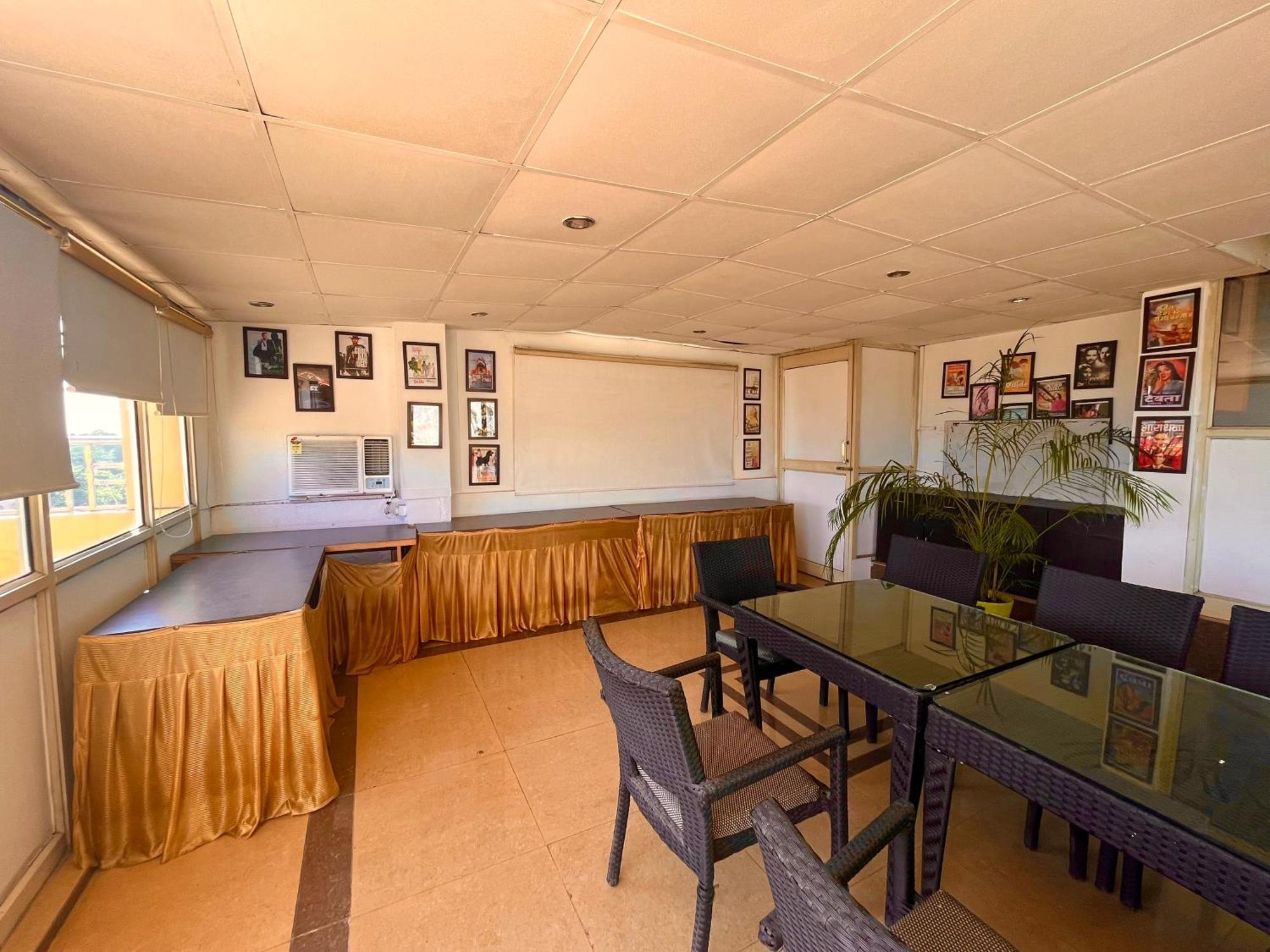 Palki Cafe & Stay Ludhiana Esterno foto
